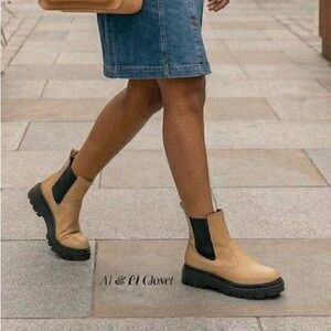 Sorel Caribou X Chelsea WP Tan Waterproof Chunky Lug Boots Women’s 8.5 NWB